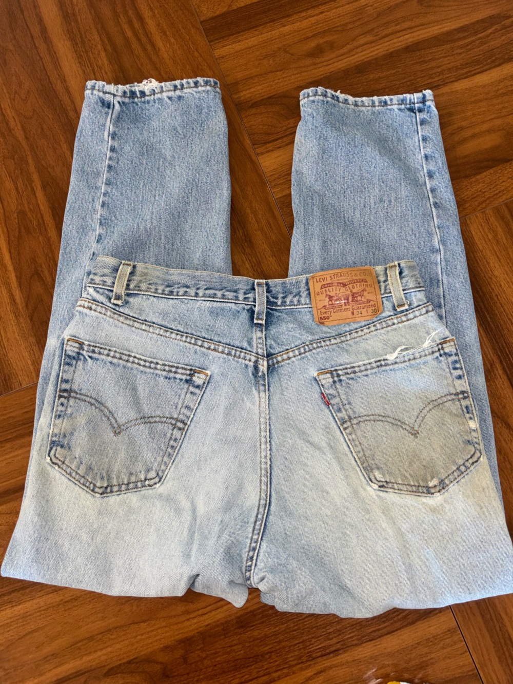 VTG Y2K Levi’s 550 Relaxed Fit Mens 34x30 Light Wash Denim Blue Jeans USA